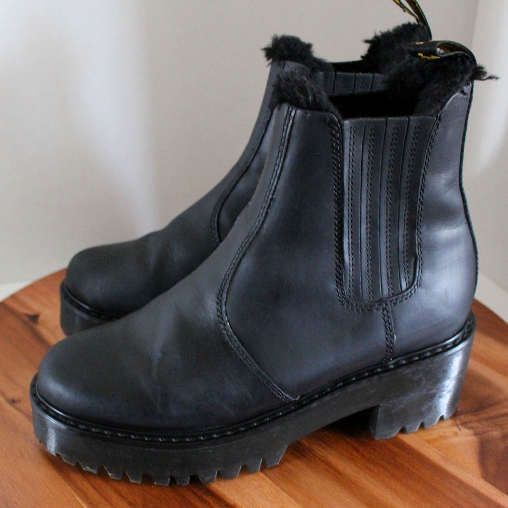 Dr. Martens Chelsea Boots Womens 9 Black Fur Lined Platform Pull On Rometty